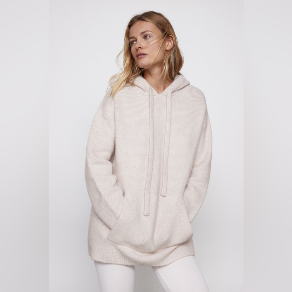 Zara Wool Blend Long Sleeve Hooded Pullover
Kangaroo Pocket Women's XS-S Sweater